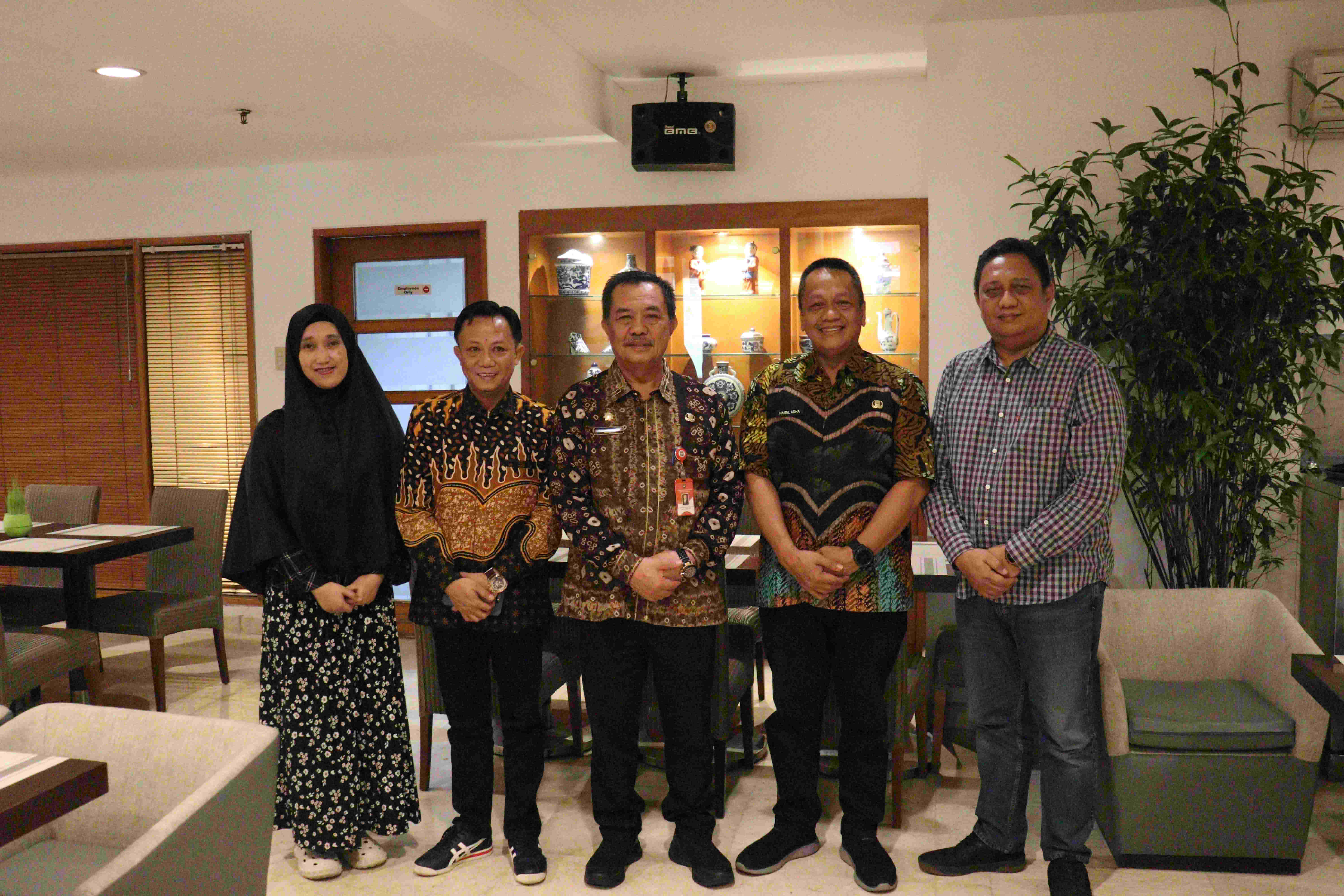 KOORDINASI DAN KONSULTASI DALAM RANGKA PENGUATAN TATA KELOLA RISET DAERAH SEBAGAI BAGIAN UPAYA MENINGKATKAN KUALITAS PENYELENGGARAAN PEMERINTAH BERBASIS RISET DAN INOVASI KOTA MAKASSARDI BSKDN KEMENTRIAN DALAM NEGERI