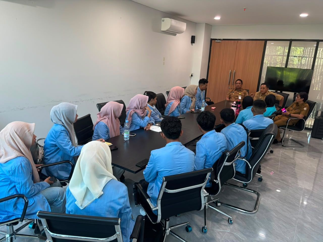 Visitasi mahasiswa univ. pancasakti ke DPM-PTSP dlm rangka mata perkuliahan Pelayanan Publik.