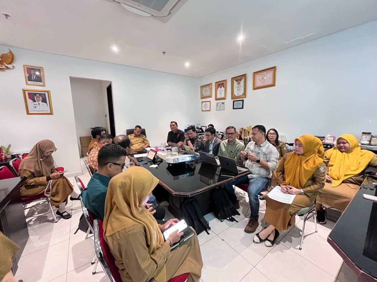 SIDANG TPM II JUDUL "COLLABORATIVE INNOVATION DALAM BIROKRASI PUBLIK DI KOTA MAKASSAR STUDI KASUS PROGRAM LONTARA + MAKASSAR SUPER APPS"
