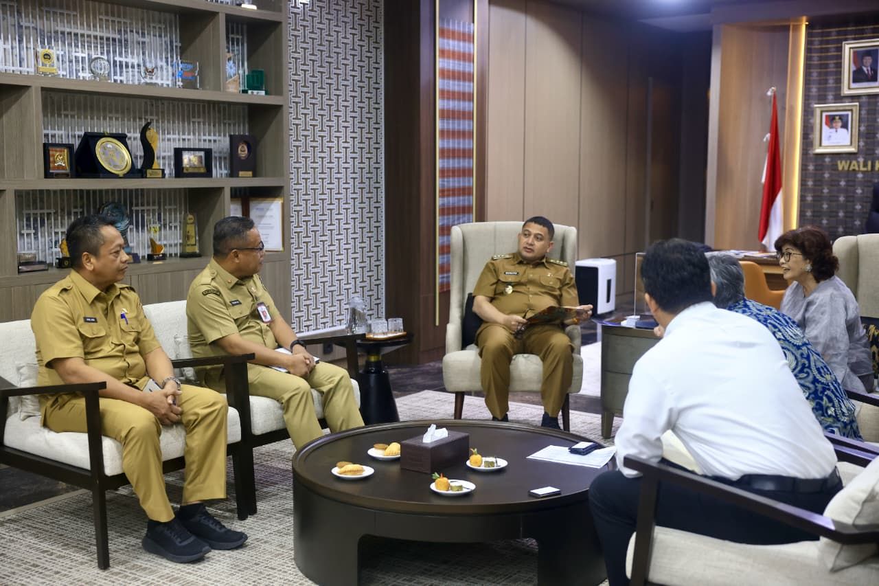 Kepala BRIDA Dampingi Wali Kota Terima Audiensi Prof. Dorothea Rampisela