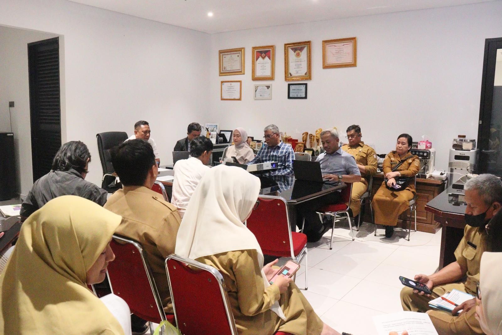 BRIDA Makassar Hadiri Rapat Evaluasi Kelompok Riset Kerawanan Sosial